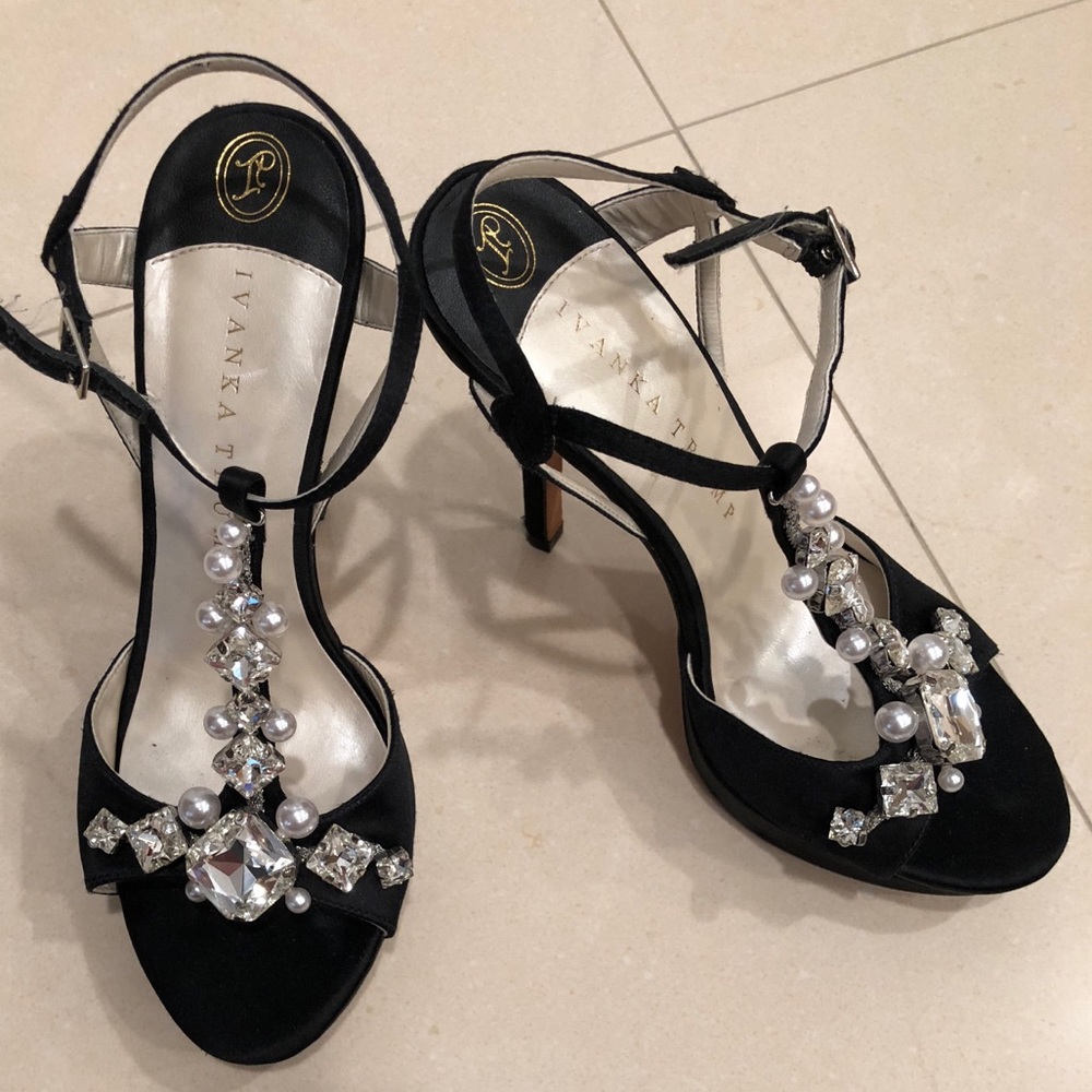 Ivanka Trump black heel with diamond rhinestones - Picture 2 of 4